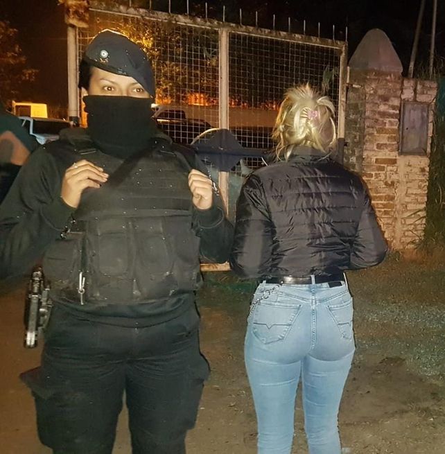 Investigan la muerte de una mujer policía de 23 años: detuvieron a su pareja