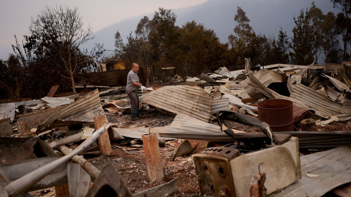 Devastadores incendios en el sur de Chile causan 22 muertos y 500 heridos