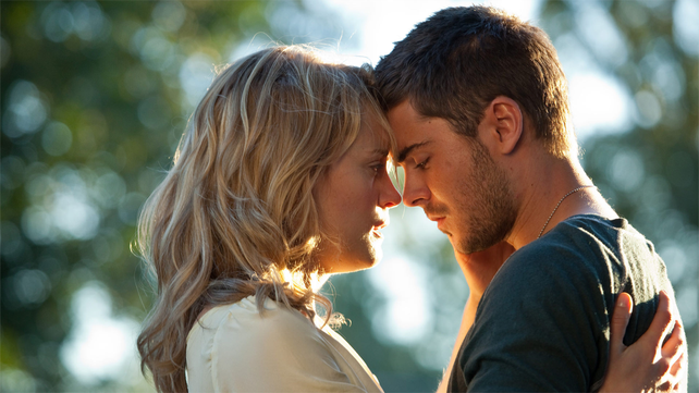 Zac Efron y Taylor Schilling protagonizan un emotivo romance disponible en Netflix