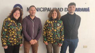 Los organizadores del maxibásquet junto a los dirigentes municipales.&nbsp;