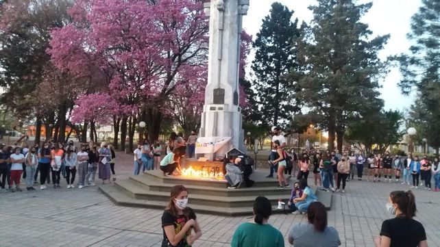 Un pueblo conmovido marchó y pidió justicia por el femicidio de Florencia