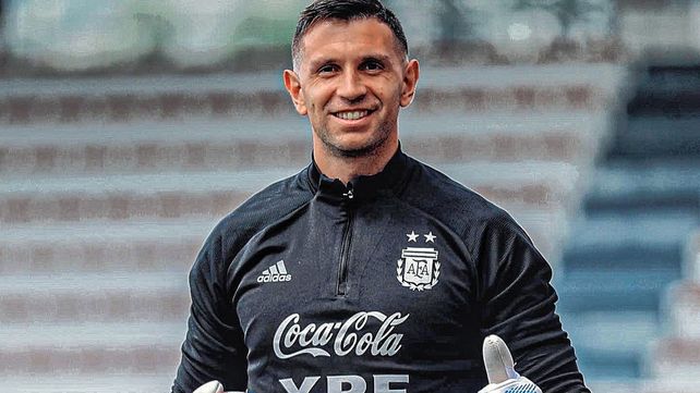 Dibu Martínez fue contundente al hablar del Balón de Oro y destacó la despedida de Messi