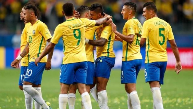 Brasil, ya clasificado, se impuso ante Ecuador como local por 2 a 0