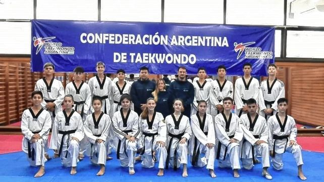 Los dos representativos de la Confederación Argentina de Taekwondo que competirán en la ciudad de Rosario.