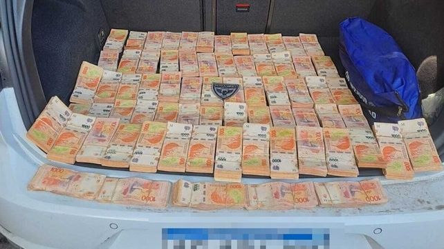 Detuvieron en el microcentro a dos hombres que llevaban siete millones en efectivo