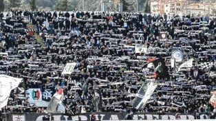 La hinchada de Spezia se burló de la muerte de Diego Maradona.