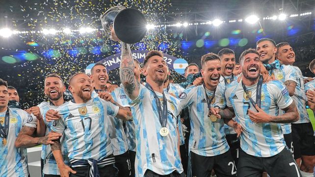 Messi y compañía festejan la obtención de otra copa.