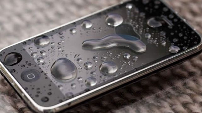 Consejos para salvar al celular después que se mojó