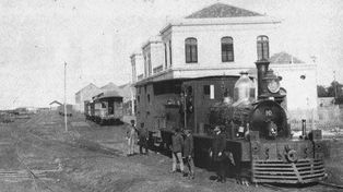 Vista desde el norte en 1889 de la Estación Rosario del Ferrocarril Oeste Santafecino en el actual parque Urquiza.&nbsp; 
