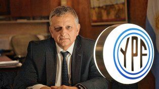 El presidente de YPF aseguró que no va a haber cimbronazos en el precio de los combustibles