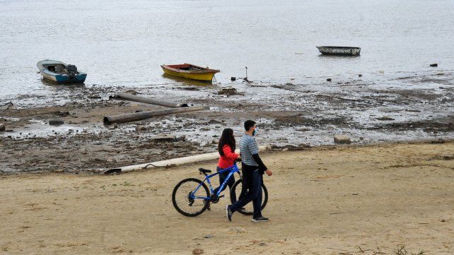 Caminata por el imponente río.