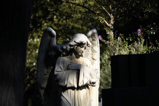 Las médiums aseguran que es posible conectarse con personas fallecidas desde un lugar amable y espiritual.