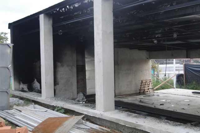 Se incendió una parte de la obra del restaurante de Piedras Blancas