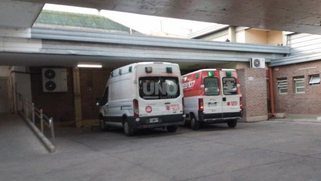 Balearon a una mujer que perdió el control de su moto y chocó contra un vehículo