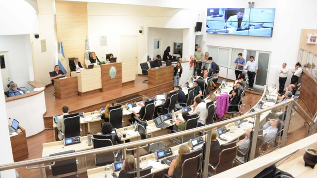 La maratónica sesión se extendió hasta este martes a las 4. Se aprobaron ordenanzas muy importantes para el Departamento Ejecutivo. 