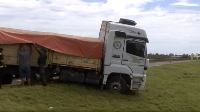 El siniestro vial se produjo en la autopista Rosario - Buenos Aires.