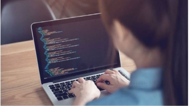 Programación es desde hace varios años una de las carreras con mayor demanda y buen salario.