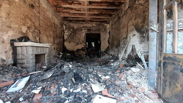 La casa de Antonia quedó destruida por el fuego.