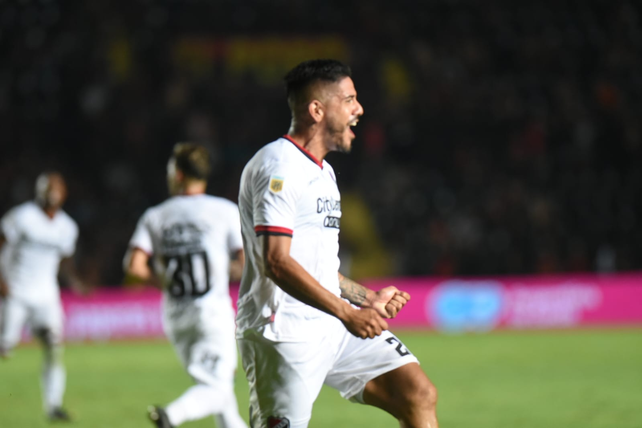 Newells, que perdía 1 a 0 en el primer tiempo, rescató un empate ante Colón
