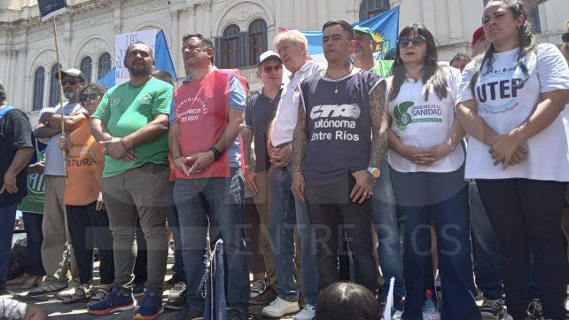El paro y movilización de CGT y CTA se replica en Paraná: Más que un llamado a la lucha