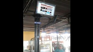 Pornografía invade terminal de ómnibus tras un ataque piratas informáticos