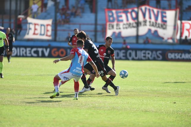 Newells arrancó el año con un punto que suma pero que demanda mejoría