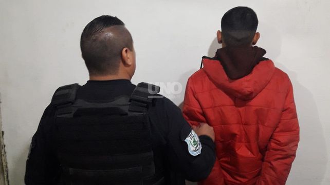 Persiguieron y apresaron a un violento que agredió a su ex pareja y a dos policías