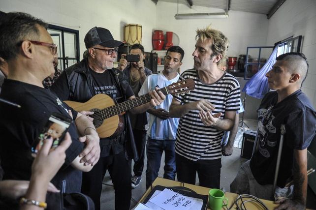 León lo hizo de nuevo: tocó toda una tarde en una cárcel bonaerense