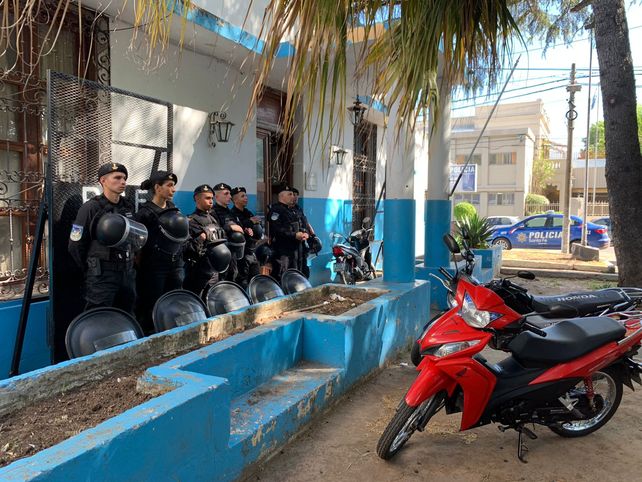 Violento incidente en la seccional 15ª causó temor en alumnos y docentes de la escuela ubicada en frente.&nbsp;