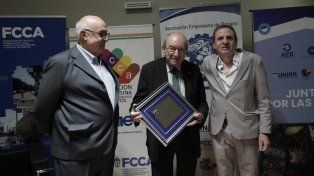 Entregaron un reconocimiento al referente empresarial Elías Soso.
