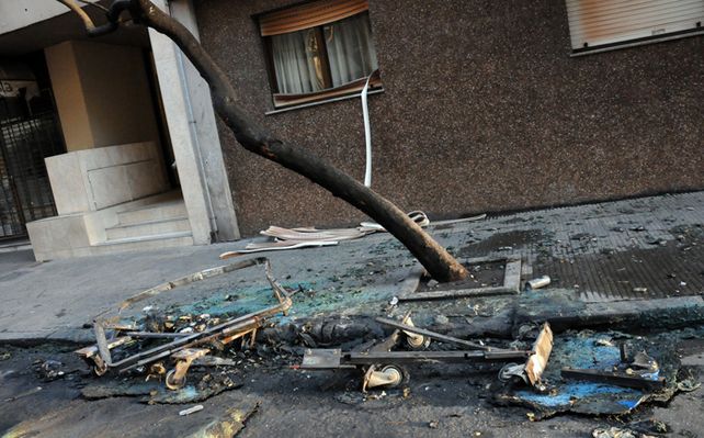 Otro peligroso hecho de vandalismo contra mobiliario urbano