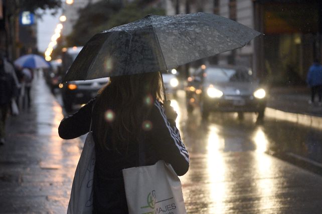 Rosario y la región recibieron a este jueves 16 de febrero con intensas lluvias que arrancaron alrededor de las 3 y se prevé que sigan presentes en buen parte del día.&nbsp;