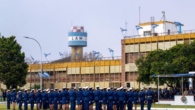 Jornada de puertas abiertas en el Liceo Aeronáutico Militar de Funes.