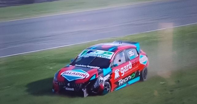 Golpe a la ilusión. El rosarino Santino Balerini vivió una previa bárbara pero en la serie anduvo torcido y terminó golpeando el temible paredón del curvón.