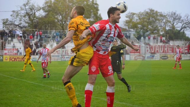 El Decano debutó con una derota ante Flandria como local