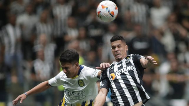 Kevin Ortiz se esfuerza al máximo en el salto