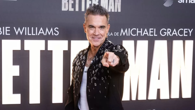 Robbie Williams es una estrella de pop británico reconocido mundialmente.