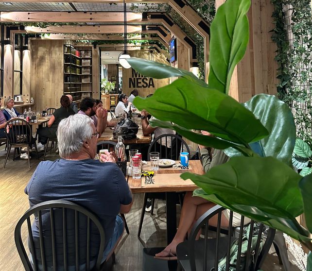Clientes que asistieron a la primera semana de apertura del Club de la Milanesa en Miami.