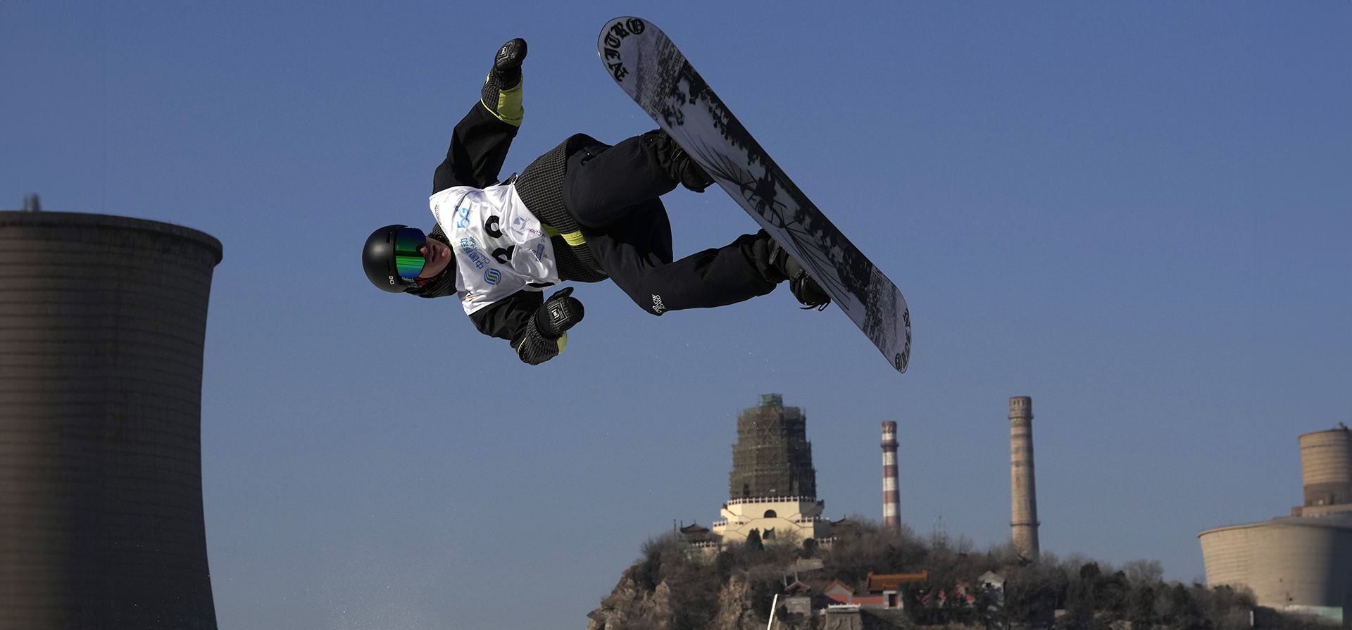 El croata Dante Brcic compite en una eliminatoria de clasificación para el evento de snowboard Big Air masculino durante la Copa Mundial de Snowboard FIS en Beijing, el viernes 1 de diciembre de 2023. (Foto AP/Ng Han Guan) El croata Dante Brcic compite en una eliminatoria de clasificación para el evento de snowboard Big Air masculino durante la Copa Mundial de Snowboard FIS en Beijing, el viernes 1 de diciembre de 2023. (Foto AP/Ng Han Guan)