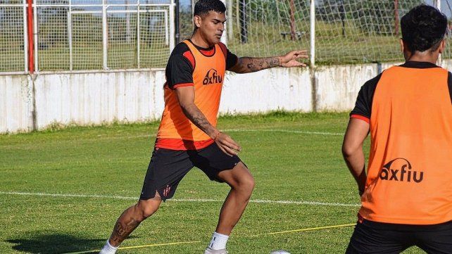 Facundo Díaz entrenó a la par de sus compañeros en el entrenamiento de Patronato