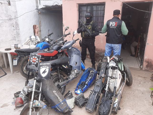 Cayó preso por el robo de una motocicleta en San José del Rincón y le incautaron otras dos desarmadas con pedido de secuestro