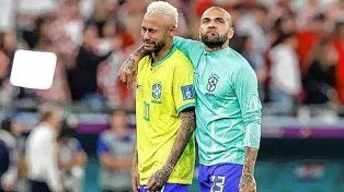 El padre de Dani Alves negó que se hará cargo de la fianza de Dani Alves.