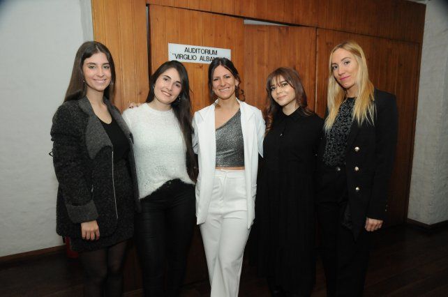 Victoria Pasqualis, María Bejer, Barbara Quiriconi, Milagros Salvatierra y Anete Capoulat.