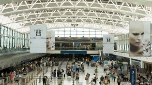 Encontraron barriles con efedrina durante un allanamiento en Ezeiza