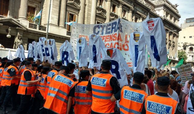 Frente al Congreso