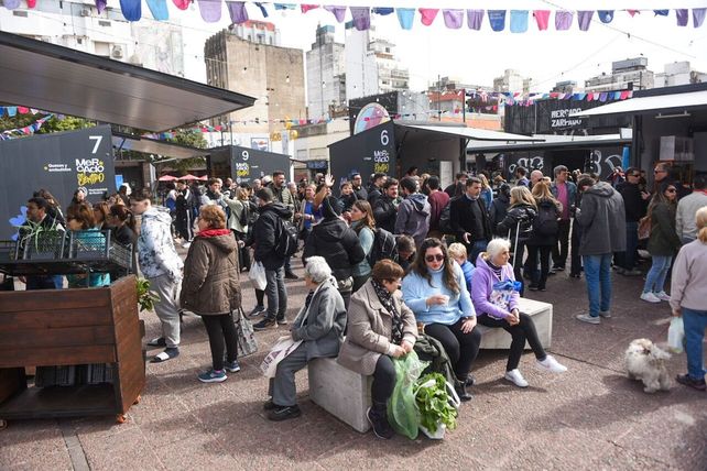 Rosarinos y rosarinas disfrutaron de la variada distintiva propuesta emplazada en la plaza Montenegro.