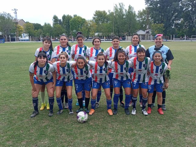 Mitre de Pérez A.  Antonela Medina, Alicia López, Marcela Vargas, Nazarena Ríos,  Emiliana Yorruri, Tamara Coria, Celina Pereyra, Agustina Escudero, Virginia Godoy, Mariana López, Carolina Velázquez, Analia Arostegui, Camila Leones y Solange Menotti. DT: Rubén Bueno y ayudante de campo Antonio Sismondi.