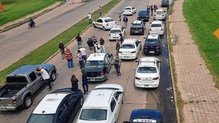 Taxistas y remiseros autoconvocados de Santa Fe y Santo Tomé se reunieron con autoridades de Seguridad a una semana del corte del puente Carretero.
