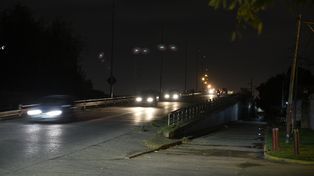 El puente Sorrento, totalmente a oscuras.
