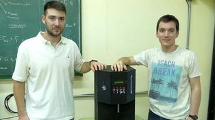 Estudiantes diseñaron máquina que sirve el fernet perfecto